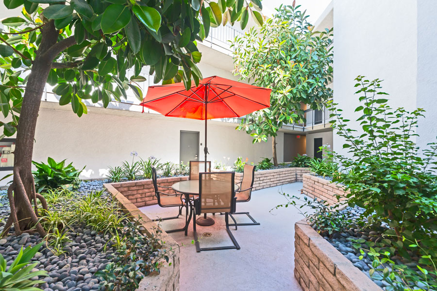 IMT Valleyheart - outside view of Valleyheart property units with patios and well kept grass area