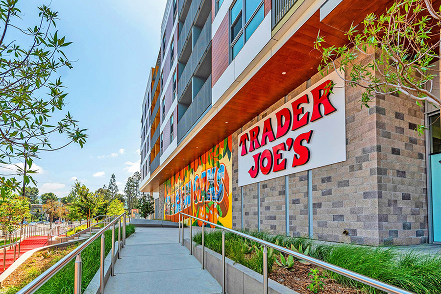 Citrus Commons apartments with colorful Sherman Oaks mural and Trader Joe's signage. Ground-floor grocery store Trader Joes at the mixed-use Citrus Commons campus, along Riverside Drive in Sherman Oaks, Los Angeles, California.